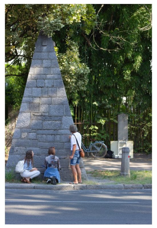 Jeklo z Vzhoda (obravnava bambusa skozi značilnosti hiperobjekta v dobi postantropocena)