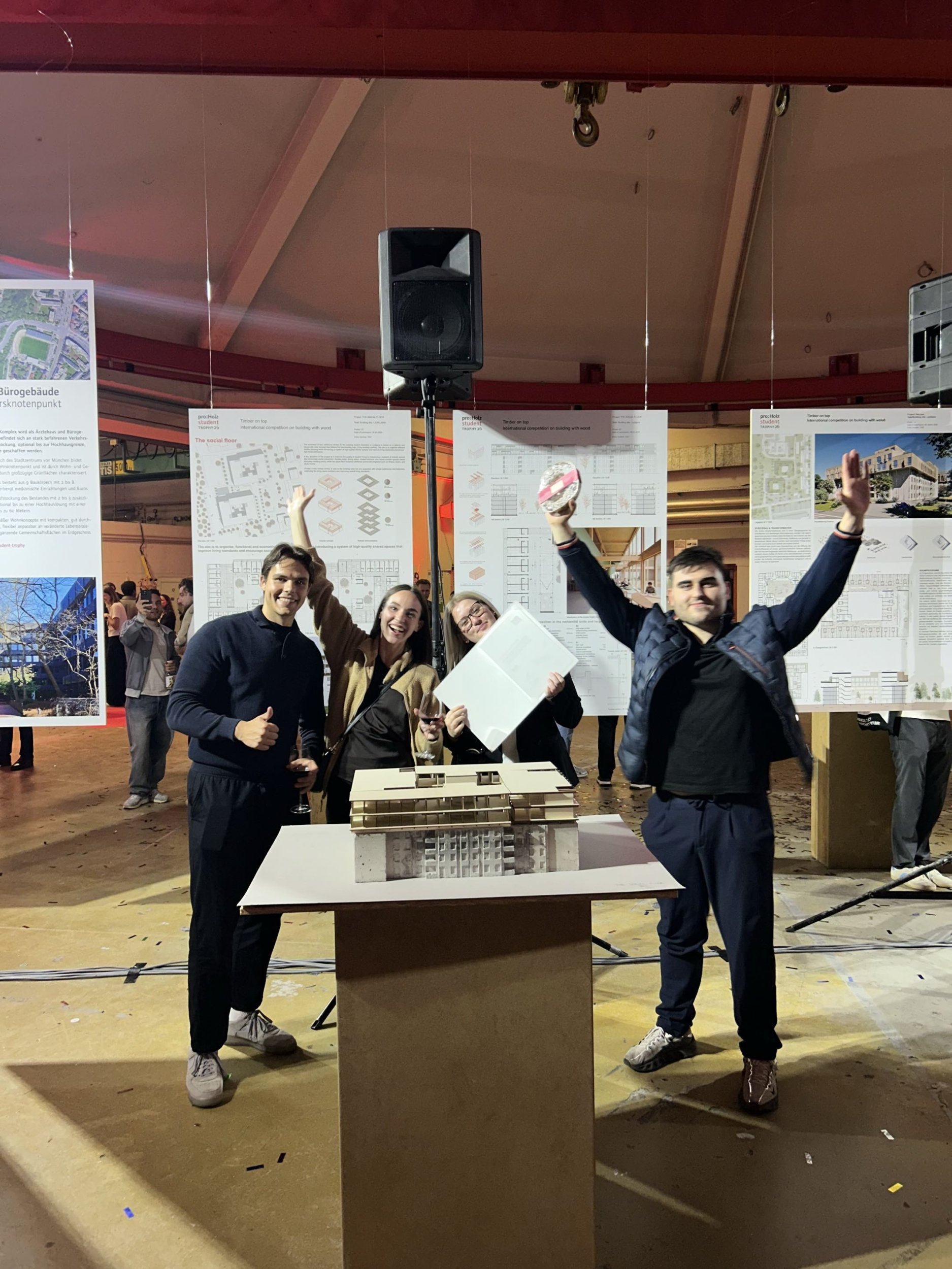 1. nagrada na mednarodnem natečaju »proHolz Student Trophy 26« v roke študentov FA
